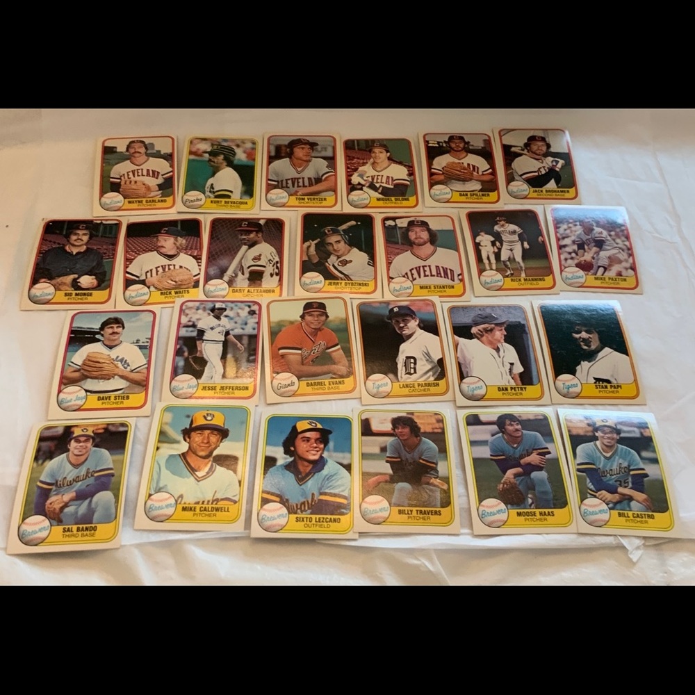Bundle of Baseball Cards Lot 214